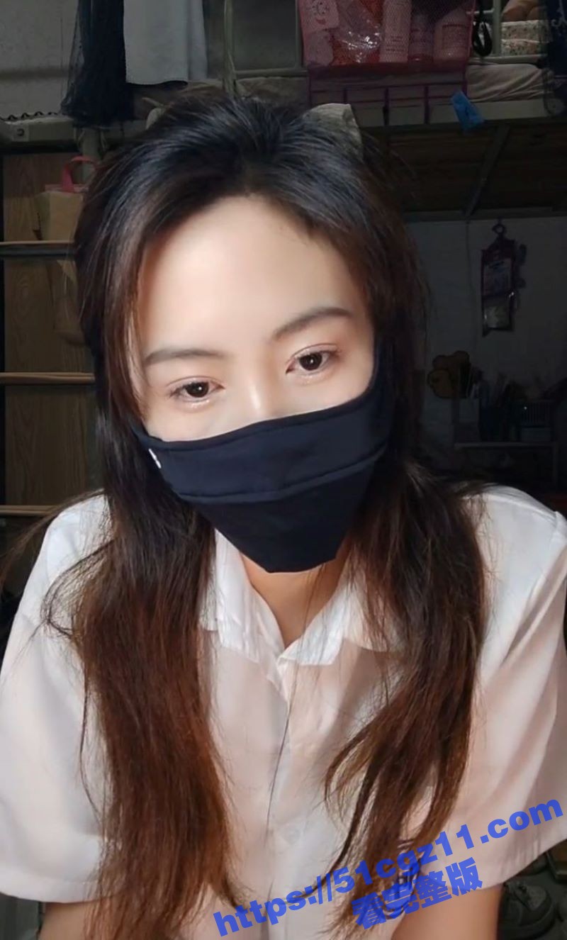 高颜值极品身材校花 在宿舍激情道具自慰 玲珑娇小嫩乳自豪的展示 带着口罩都掩盖不住惊艳的颜值！ - 51吃瓜网-51吃瓜网