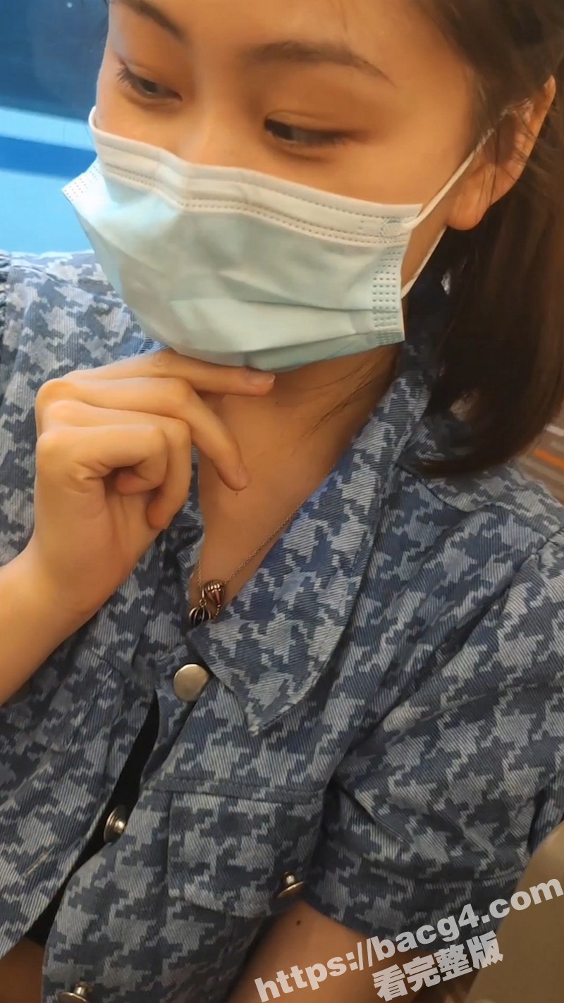 一对情侣在高铁上当着众人的面直接口交吃鸡 男的还问女友鸡巴好不好吃 玩的可真花啊！ - 51吃瓜网-51吃瓜网