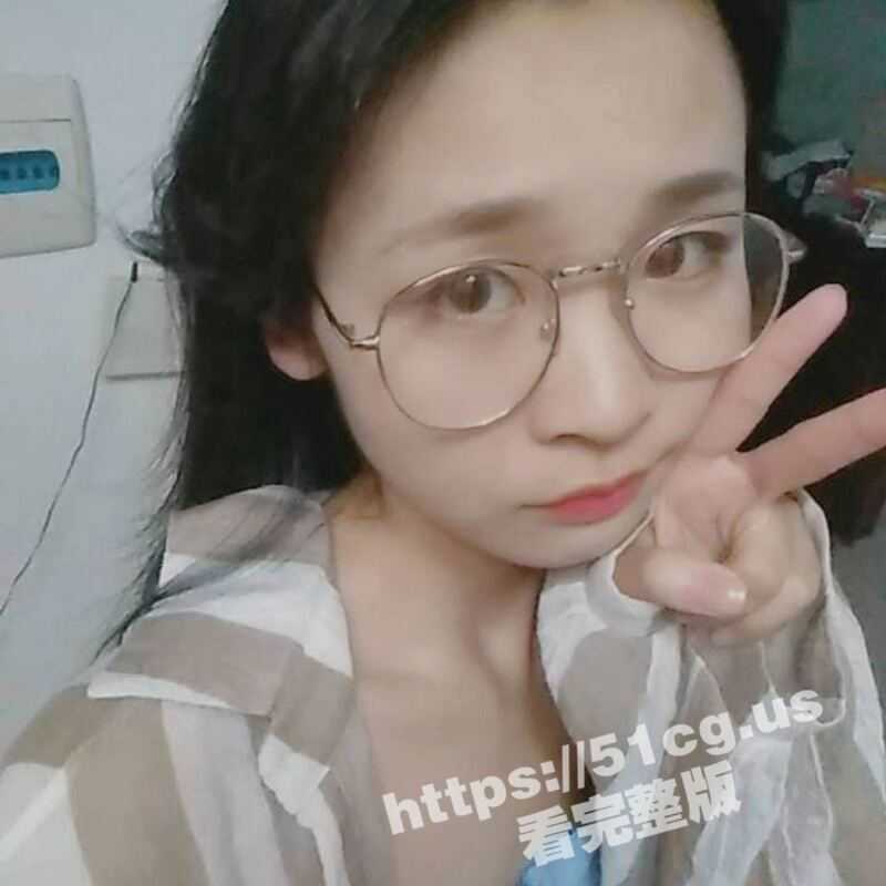 极品反差眼镜妹 在卫生间吃鸡 口爆爱吞精 真是个极品小母狗骚货 视频流出 - 51吃瓜网-51吃瓜网